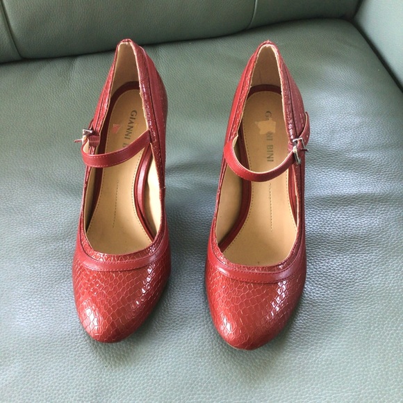 Red Gianni Bini Heels with Strap - Picture 4 of 6